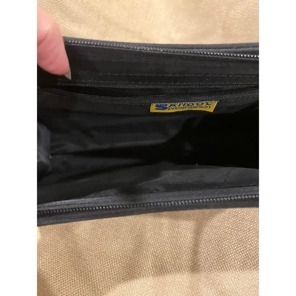 UNC purse shoulder